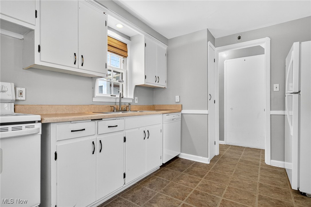 1078 Winston Road Cleveland, OH 44121 - Photo 12 of 47