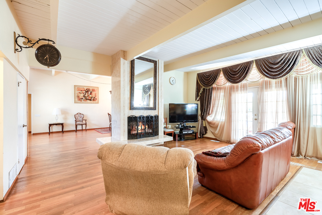 3751 Scadlock Lane Sherman Oaks, CA 91403 - Photo 11 of 29