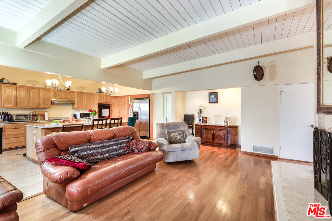 3751 Scadlock Lane Sherman Oaks, CA 91403 - Photo 12 of 29