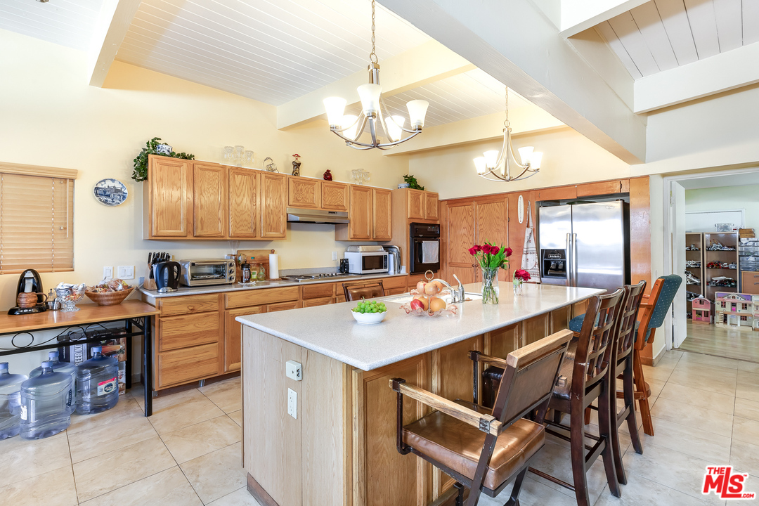 3751 Scadlock Lane Sherman Oaks, CA 91403 - Photo 16 of 29