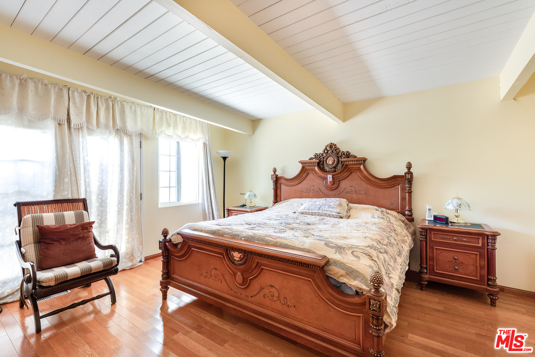 3751 Scadlock Lane Sherman Oaks, CA 91403 - Photo 17 of 29