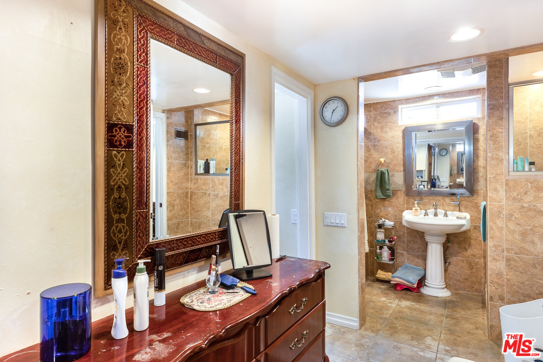 3751 Scadlock Lane Sherman Oaks, CA 91403 - Photo 18 of 29