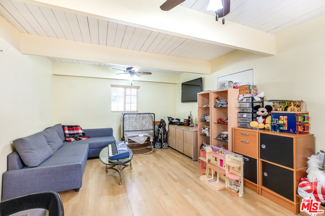 3751 Scadlock Lane Sherman Oaks, CA 91403 - Photo 20 of 29