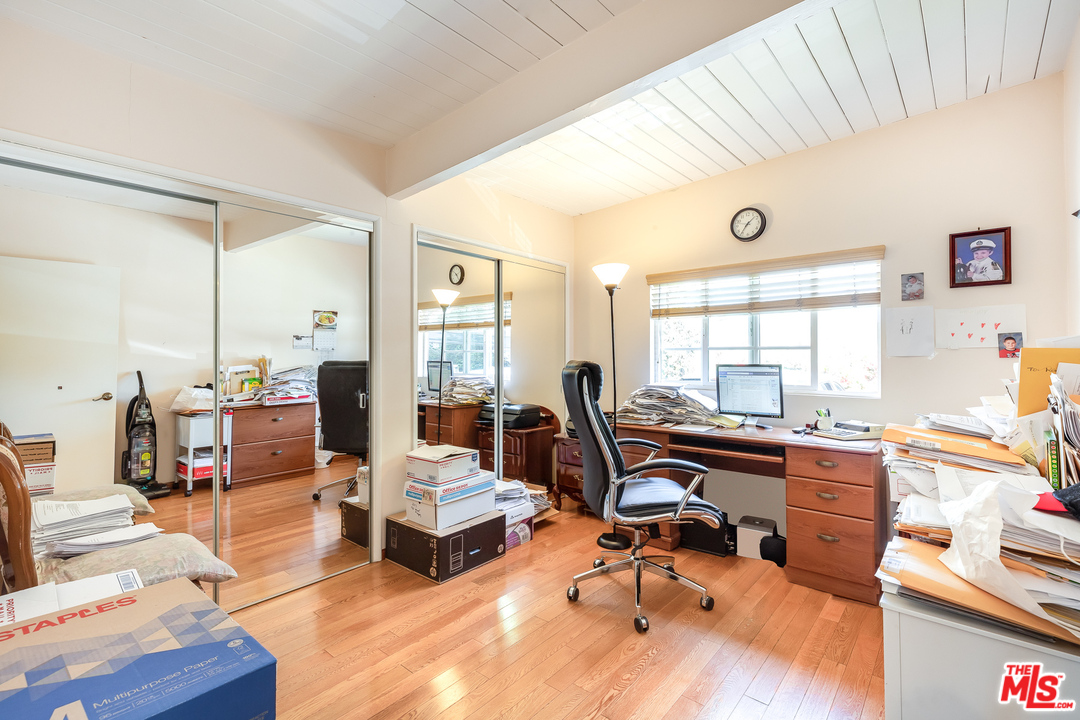 3751 Scadlock Lane Sherman Oaks, CA 91403 - Photo 21 of 29