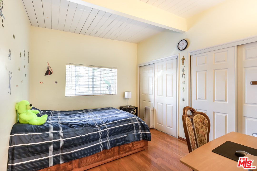 3751 Scadlock Lane Sherman Oaks, CA 91403 - Photo 22 of 29