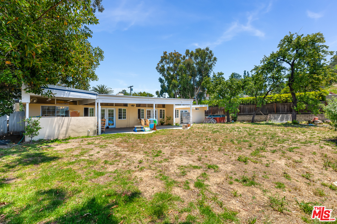 3751 Scadlock Lane Sherman Oaks, CA 91403 - Photo 23 of 29