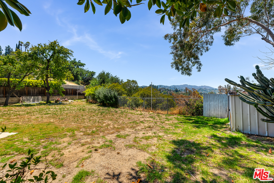 3751 Scadlock Lane Sherman Oaks, CA 91403 - Photo 26 of 29