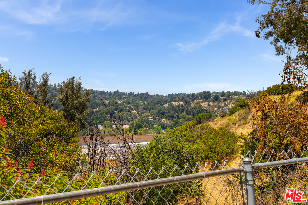 3751 Scadlock Lane Sherman Oaks, CA 91403 - Photo 27 of 29