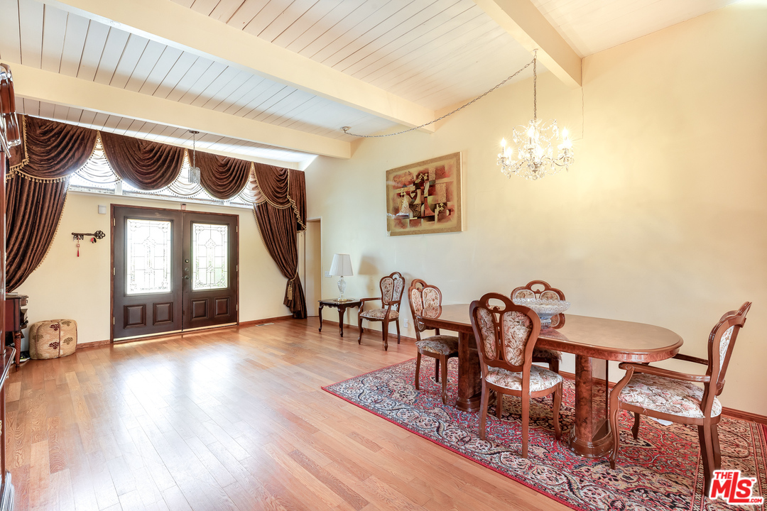 3751 Scadlock Lane Sherman Oaks, CA 91403 - Photo 6 of 29