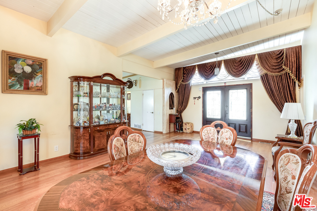 3751 Scadlock Lane Sherman Oaks, CA 91403 - Photo 7 of 29