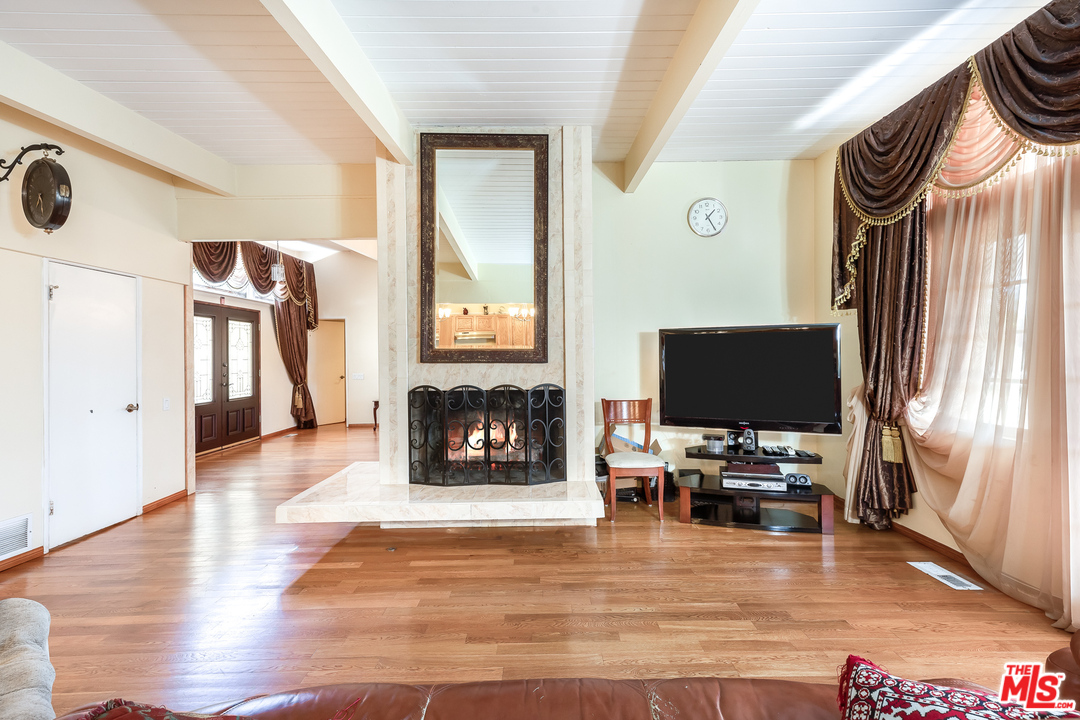 3751 Scadlock Lane Sherman Oaks, CA 91403 - Photo 10 of 29