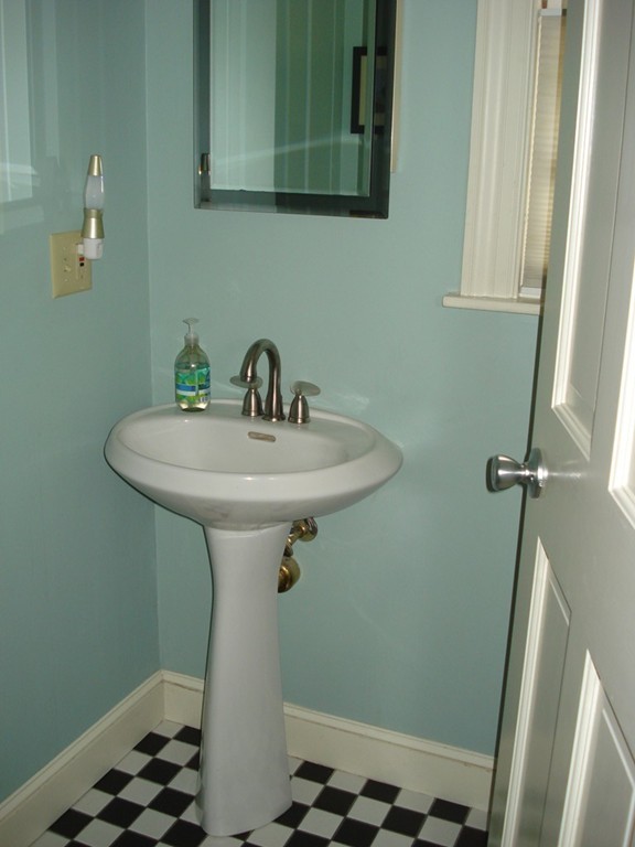 77 Eton Road Longmeadow, MA 01106 - Photo 8 of 26 Gallery Image 8