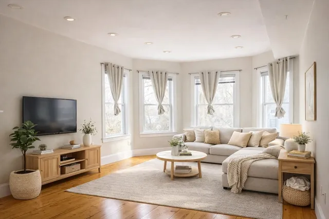 $3,000 | 367 Cardinal Medeiros Avenue, Unit 2, Cambridge, MA 02141