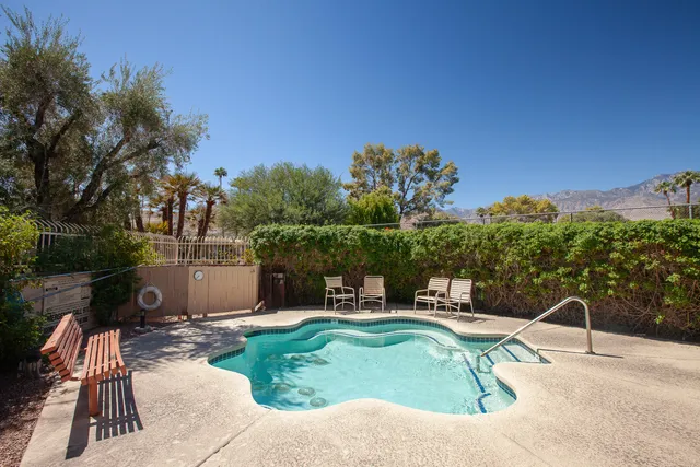 $2,400 | 2348 Los Coyotes Drive, Palm Springs, CA 92264
