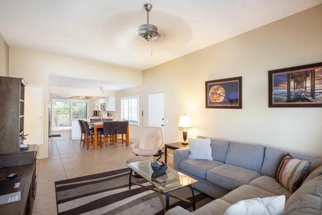 $2,400 | 2348 Los Coyotes Drive, Palm Springs, CA 92264