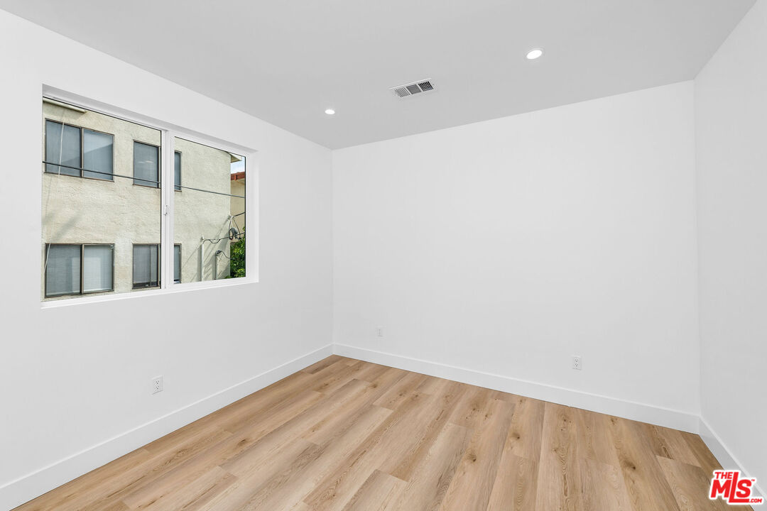 4337 Dixie Canyon Avenue Sherman Oaks, CA 91423 - Photo 6 of 22 a view of an empty room