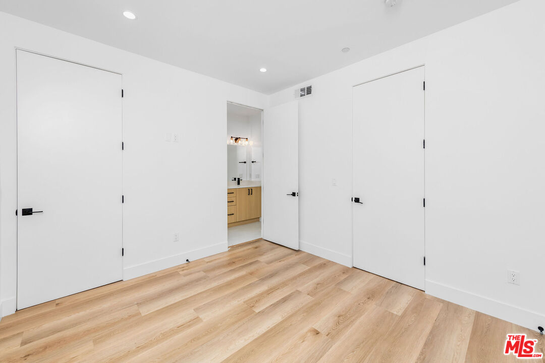 4337 Dixie Canyon Avenue Sherman Oaks, CA 91423 - Photo 10 of 22