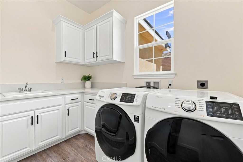3086 Crystal Ridge Lane Colton, CA 92324 - Photo 31 of 75 Laundry Room