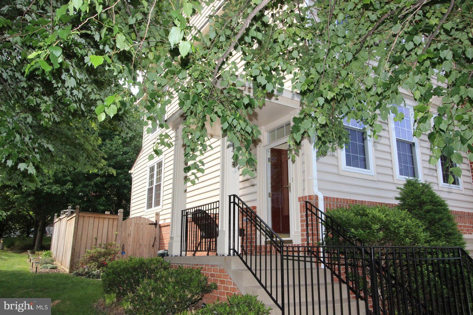 11448 Heritage Commons Way Reston, VA 20194 - Photo 3 of 30 Exterior (Front)