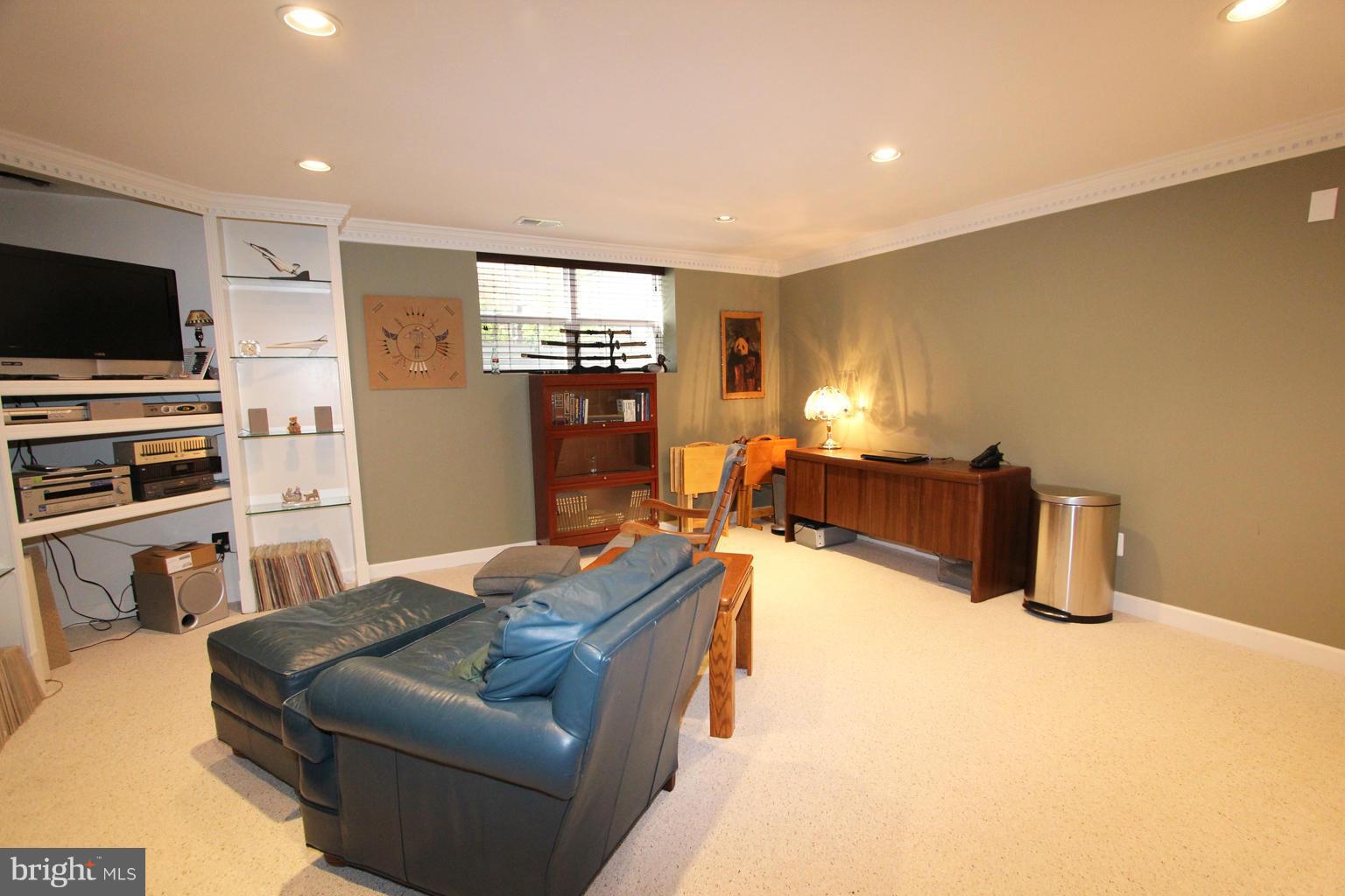 11448 Heritage Commons Way Reston, VA 20194 - Photo 22 of 30 Family Room