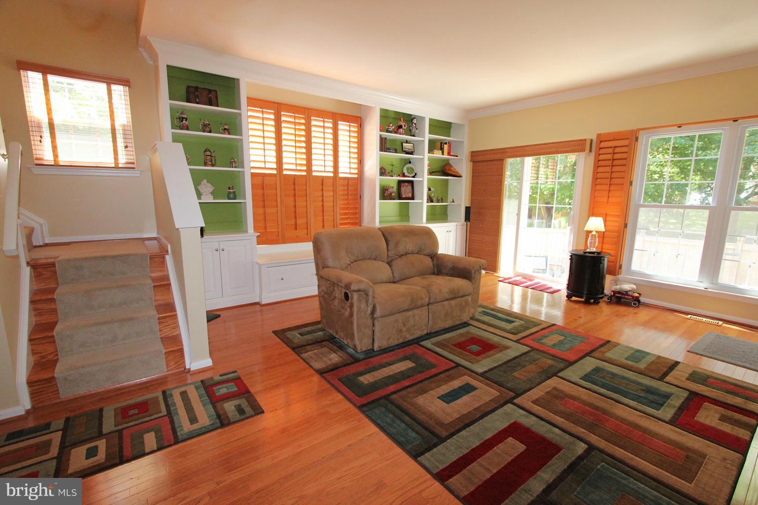 11448 Heritage Commons Way Reston, VA 20194 - Photo 5 of 30 Living Room