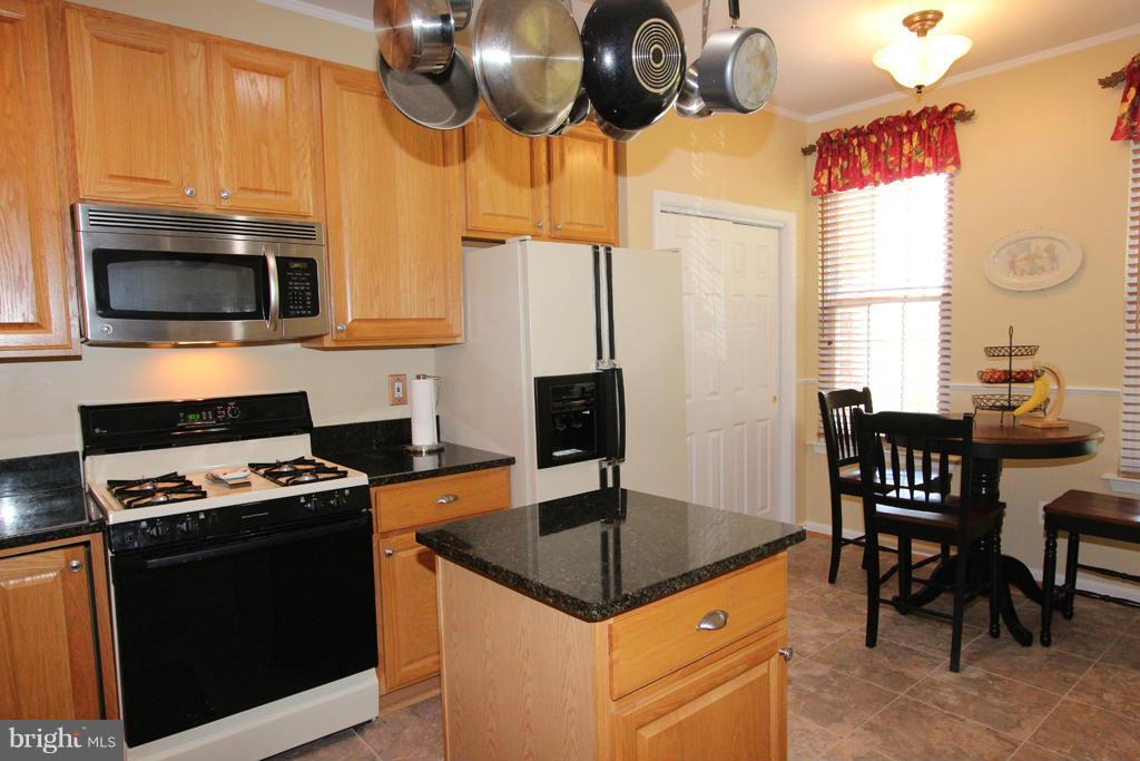 11448 Heritage Commons Way Reston, VA 20194 - Photo 6 of 30 Kitchen