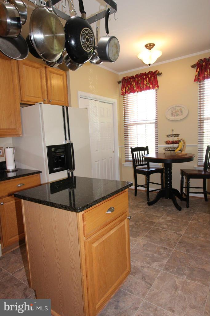 11448 Heritage Commons Way Reston, VA 20194 - Photo 9 of 30 Kitchen