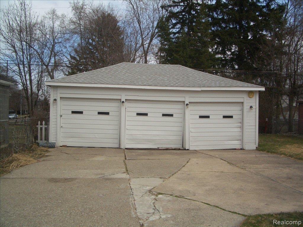 942 Rivard Boulevard Grosse Pointe, MI 48230 - Photo 11 of 11 Garage