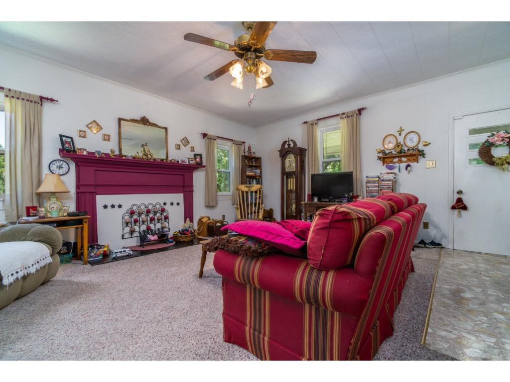 203 Archer Road Jonesborough, TN 37659 - Photo 4 of 30 Living Room