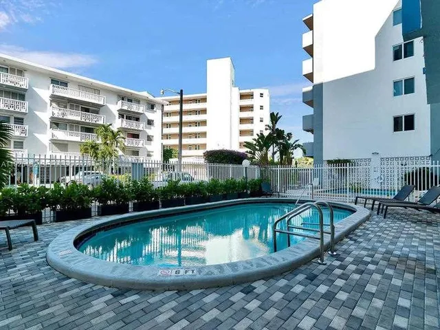 $2,600 | 1658 Bay Road, Unit 505, Miami Beach, FL 33139