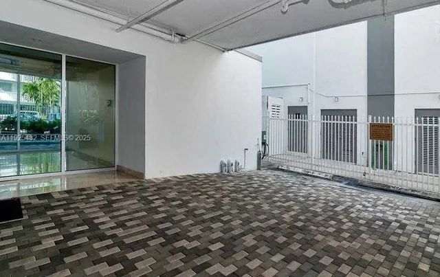 $2,600 | 1658 Bay Road, Unit 505, Miami Beach, FL 33139