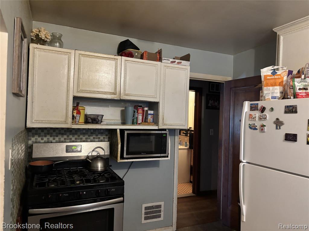 22099 Nevada Avenue Eastpointe, MI 48021 - Photo 26 of 35