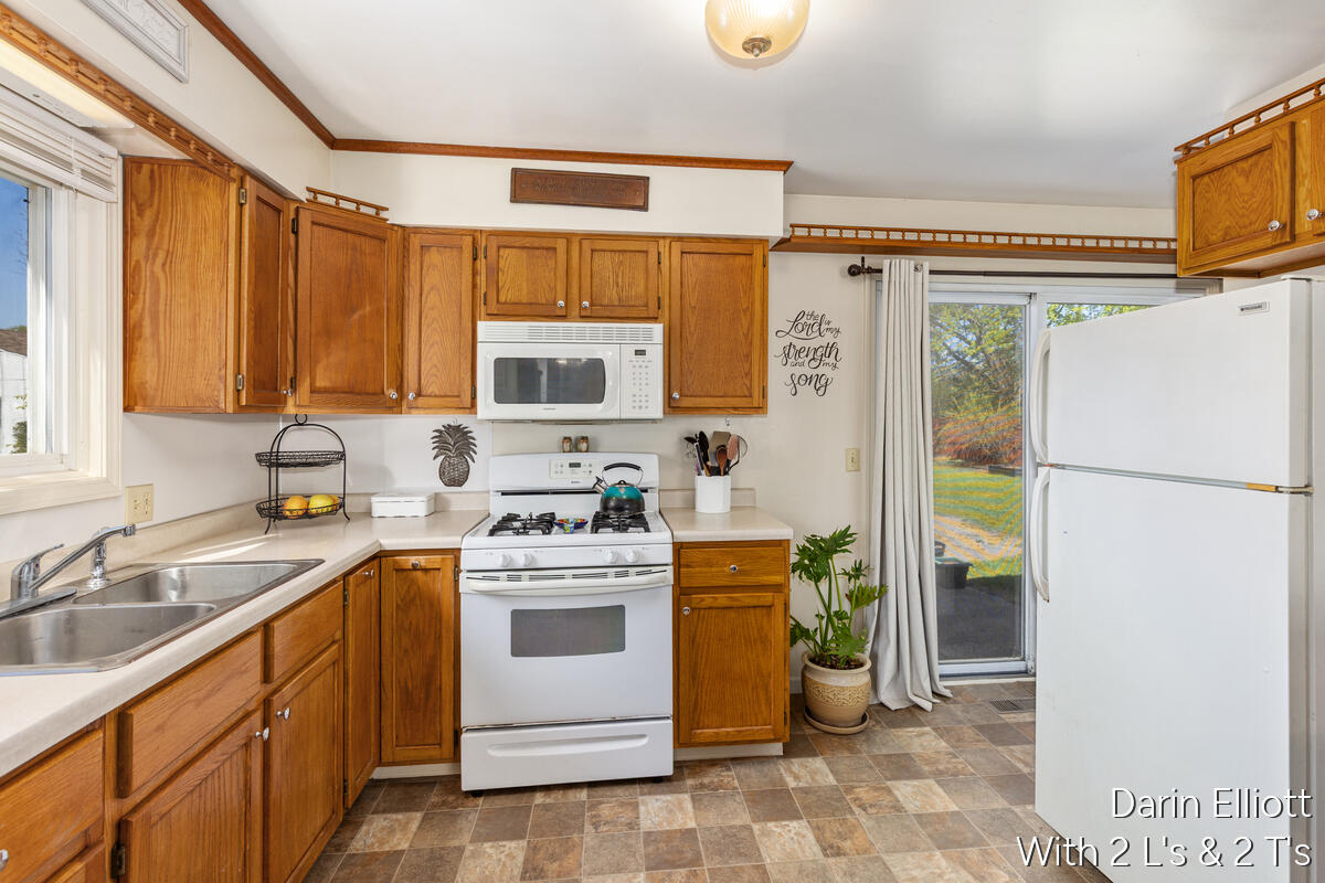 747 Root Street Belding, MI 48809 - Photo 14 of 33 747-Root-St_011
