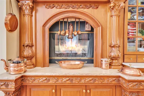 $6,499,000 | 1111 Stoddart Court, Locust Valley, NY 11560