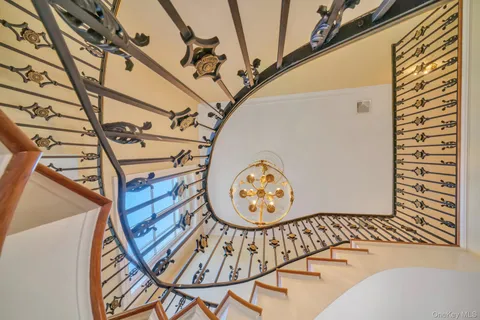 $6,499,000 | 1111 Stoddart Court, Locust Valley, NY 11560