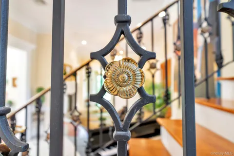 $6,499,000 | 1111 Stoddart Court, Locust Valley, NY 11560