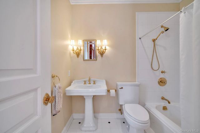 $6,499,000 | 1111 Stoddart Court, Locust Valley, NY 11560