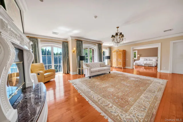 $6,499,000 | 1111 Stoddart Court, Locust Valley, NY 11560