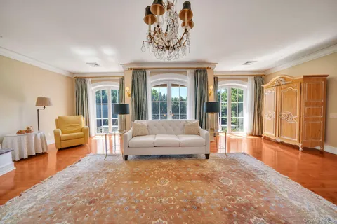 $6,499,000 | 1111 Stoddart Court, Locust Valley, NY 11560