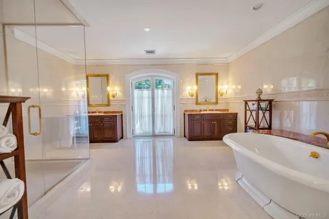 $6,499,000 | 1111 Stoddart Court, Locust Valley, NY 11560