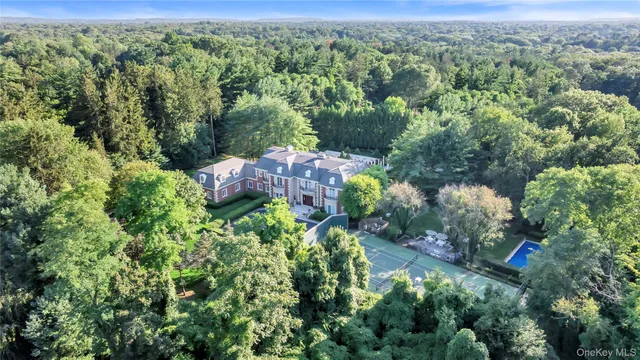 $6,499,000 | 1111 Stoddart Court, Locust Valley, NY 11560