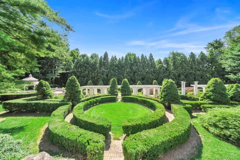 $6,499,000 | 1111 Stoddart Court, Locust Valley, NY 11560