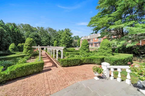 $6,499,000 | 1111 Stoddart Court, Locust Valley, NY 11560