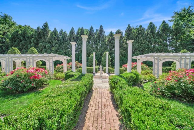 $6,499,000 | 1111 Stoddart Court, Locust Valley, NY 11560