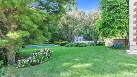 $6,499,000 | 1111 Stoddart Court, Locust Valley, NY 11560