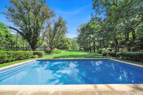 $6,499,000 | 1111 Stoddart Court, Locust Valley, NY 11560