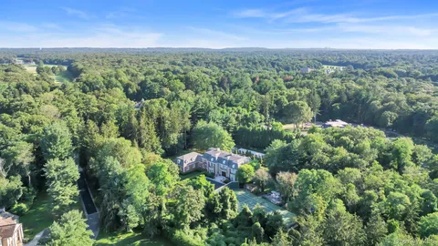 $6,499,000 | 1111 Stoddart Court, Locust Valley, NY 11560