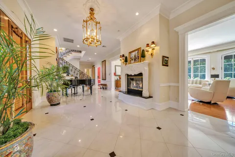 $6,499,000 | 1111 Stoddart Court, Locust Valley, NY 11560