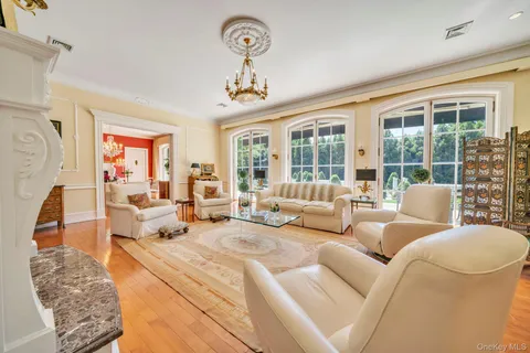 $6,499,000 | 1111 Stoddart Court, Locust Valley, NY 11560