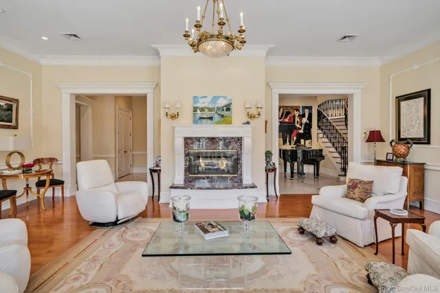 $6,499,000 | 1111 Stoddart Court, Locust Valley, NY 11560